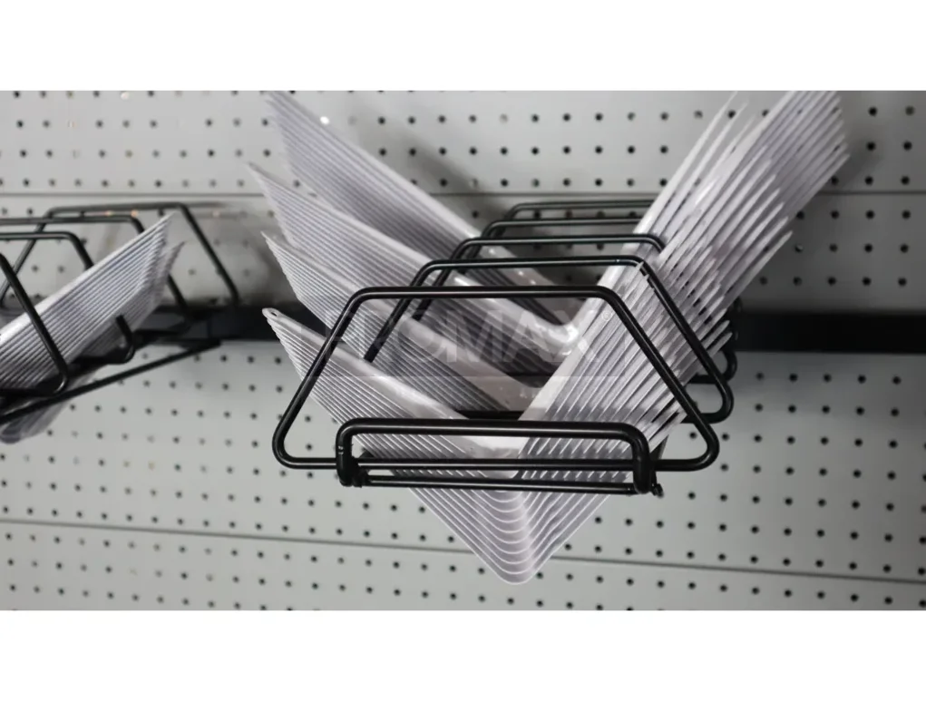 מתקן תצוגה לתומכי מדף